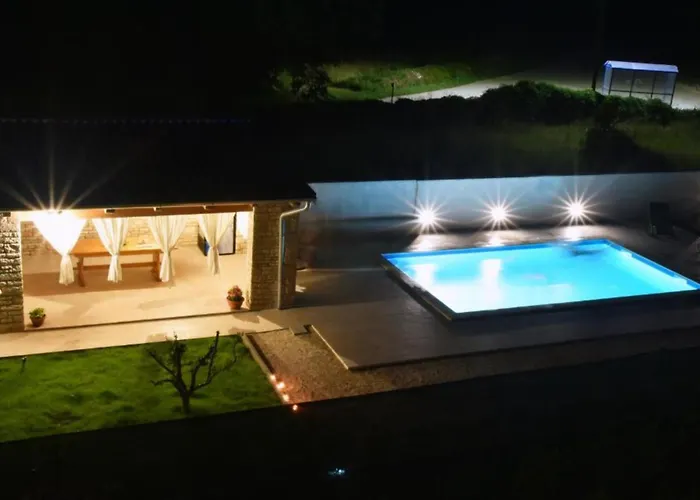Holiday home Prestige Azinetti With Pool Stokovci