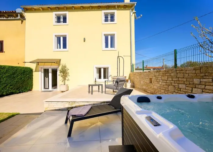 Prestige Azinetti With Pool بيت للعطل *