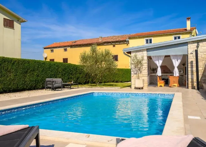Prestige Azinetti With Pool بيت للعطل *