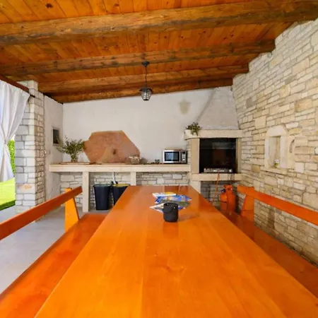 Prestige Azinetti With Pool בית נופש